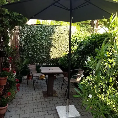 شقة Csaladi Vendeghaz *