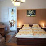 Csaladi Vendeghaz Apartment
