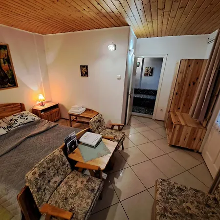 Csaladi Vendeghaz Apartment