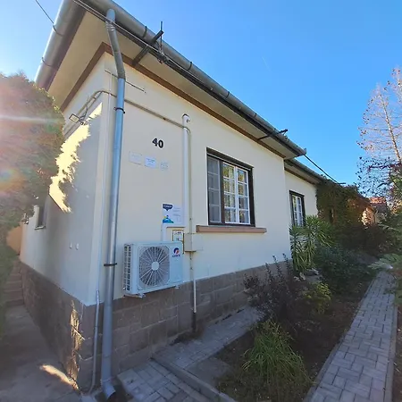 Csaladi Vendeghaz Apartment
